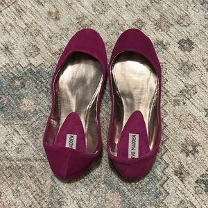 Steve Madden Magenta suede round toe flats. Size 9.5